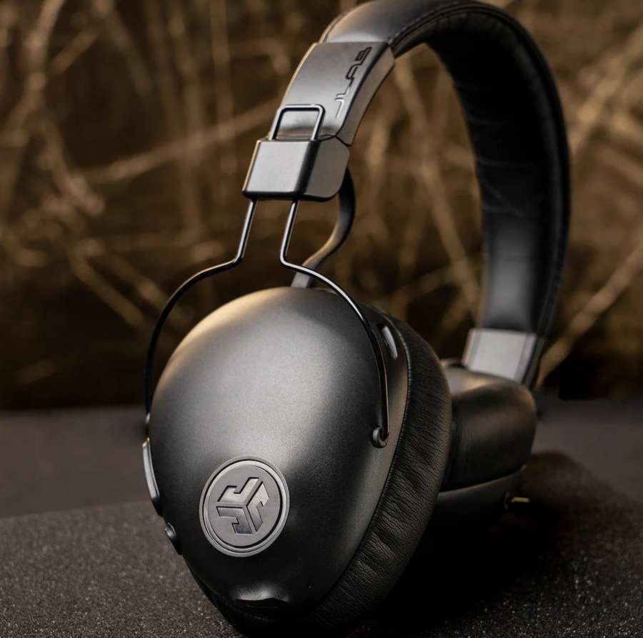 gifts for outdoors men - wireless headphones