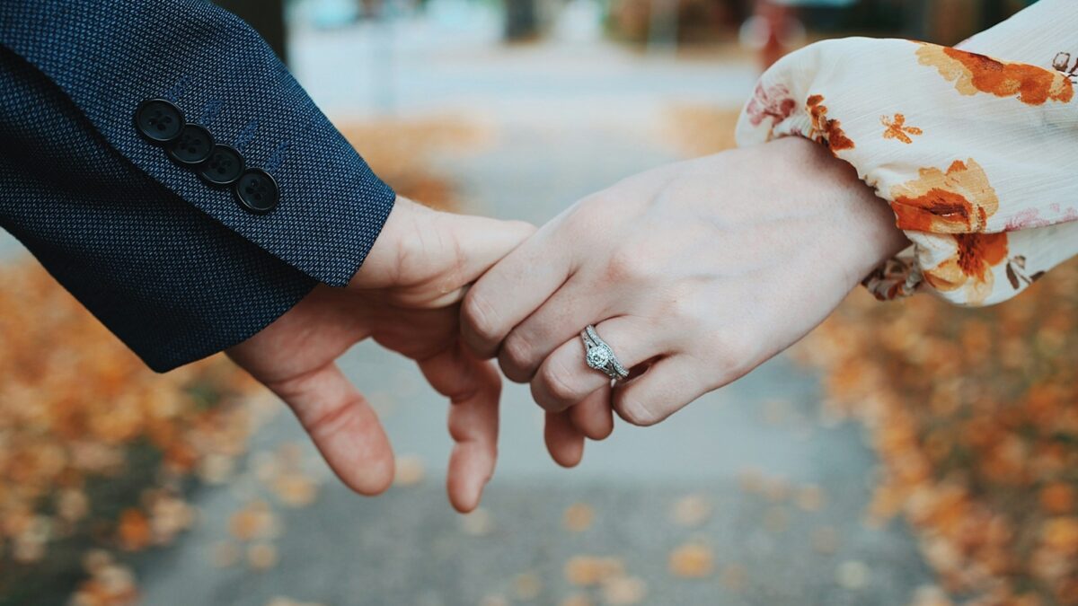 how to choose the right engagement ring